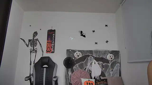 AmandaBrooks 18 online show from October 16, 2025, 1:28 am