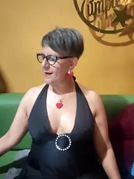 ilonna2025 online show from February 26, 2026, 8:52 pm