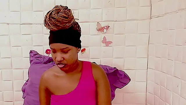 EroticSexyPrada online show from March 4, 2026, 4:40 am