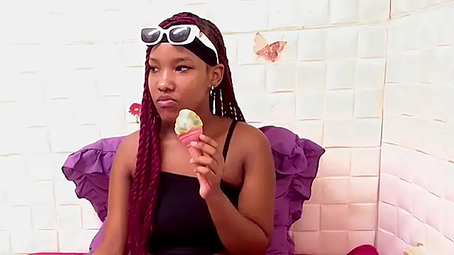 EroticSexyPrada online show from March 12, 2026, 5:52 pm