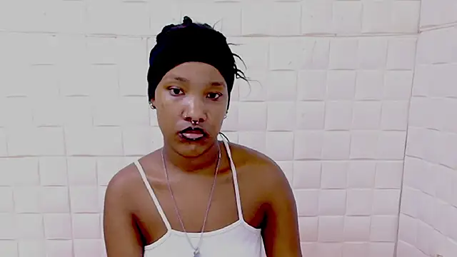 EroticSexyPrada online show from April 18, 2026, 5:39 pm