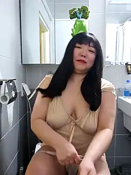 Snapshot of lunahong28 chatting on February 6, 2025, 3:20 pm lunahong28 online show from February 6, 2025, 3:20 pm