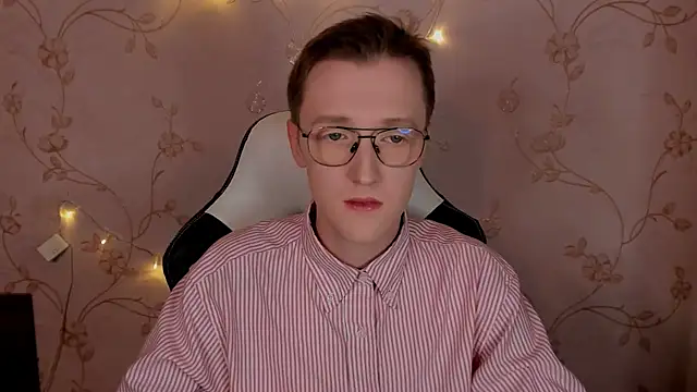 Snapshot of BlondiePrins chatting on January 17, 2025, 1:24 pm BlondiePrins online show from January 17, 2025, 1:24 pm