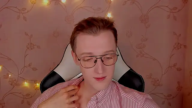 Snapshot of BlondiePrins chatting on January 18, 2025, 5:59 pm BlondiePrins online show from January 18, 2025, 5:59 pm