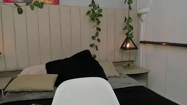 Paulina Lopezz online show from November 13, 2025, 9:47 pm