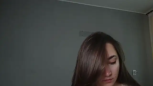 Eva Gloryy online show from May 15, 2026, 10:11 am