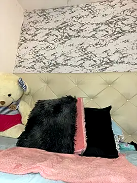 Lili  taylor online show from October 5, 2025, 3:49 am