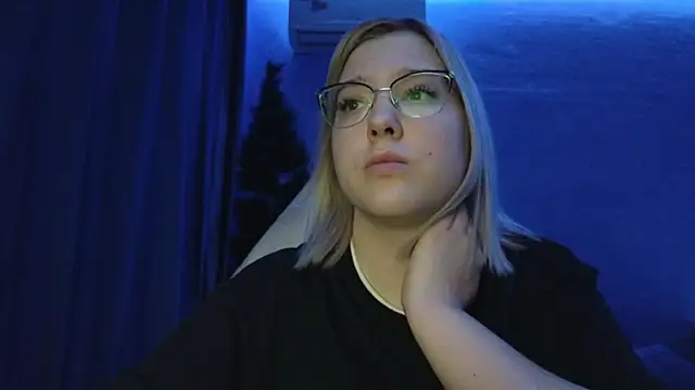 HotBrandyX online show from December 15, 2025, 10:52 am