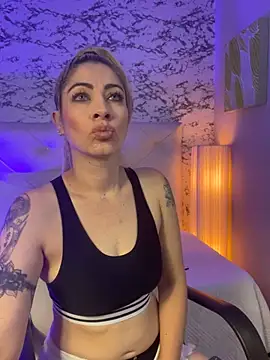 viktoria davis  online show from February 2, 2025, 8:08 pm