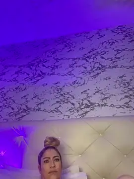 viktoria davis  online show from February 24, 2025, 1:02 am