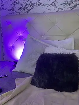 viktoria davis  online show from February 28, 2025, 1:37 am