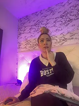 viktoria davis  online show from February 28, 2025, 10:39 pm