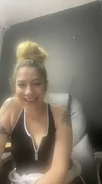 viktoria davis  online show from March 9, 2025, 3:27 pm