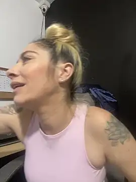 viktoria davis  online show from March 21, 2025, 12:40 am