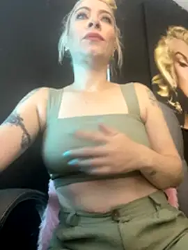 viktoria davis  online show from October 20, 2025, 11:38 pm