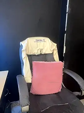 viktoria davis  online show from November 8, 2025, 11:47 pm