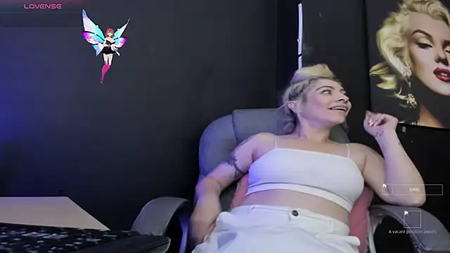 viktoria davis  online show from November 10, 2025, 10:53 pm