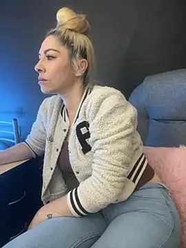 viktoria davis  online show from November 26, 2025, 12:44 am