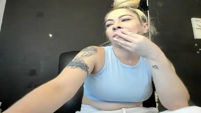Snapshot of viktoria_davis_ chatting on July 8, 2026, 12:04 am viktoria davis online show from July 8, 2026, 12:04 am