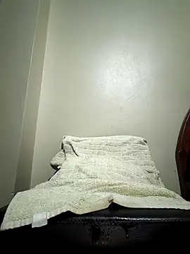 ROSARIOBELLA13 online show from May 15, 2026, 6:42 am