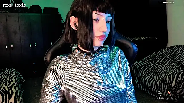 Snapshot of roxy_toxic chatting on November 11, 2025, 1:27 am roxy toxic online show from November 11, 2025, 1:27 am