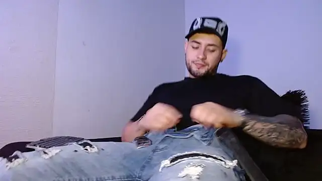 Lliam 2 online show from October 5, 2025, 3:05 am