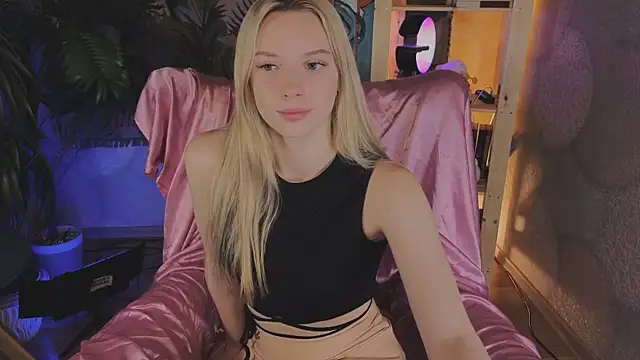 Snapshot of katt__y chatting on October 10, 2025, 5:06 am katt y online show from October 10, 2025, 5:06 am