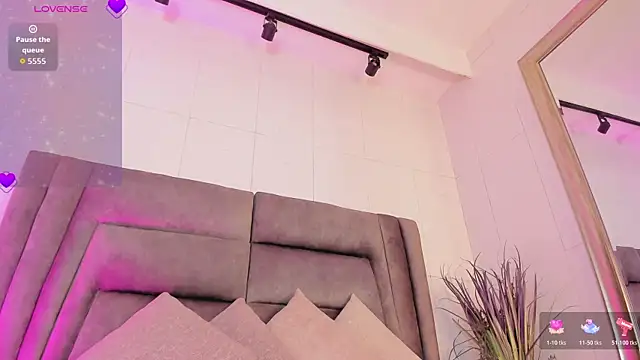 DannaJhonson1 online show from April 13, 2026, 7:19 pm