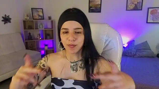 Nicole Foxx  online show from October 16, 2025, 7:48 pm