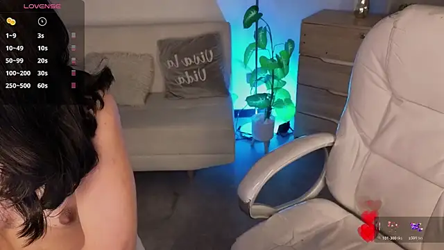 Nicole Foxx  online show from March 16, 2026, 7:51 pm