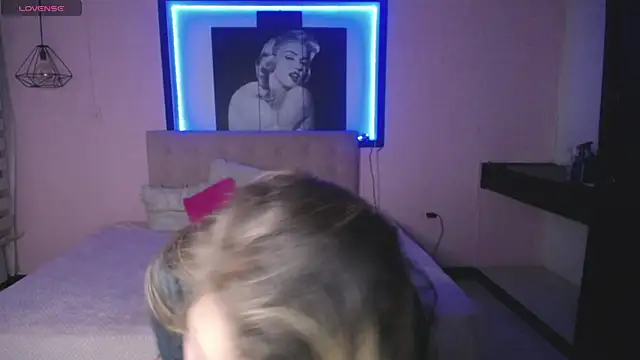 Kitten Cam online show from November 14, 2025, 3:16 am