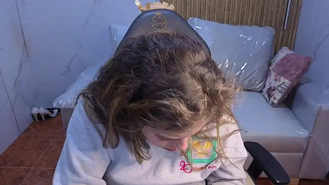 Snapshot of Kitten_Cam chatting on January 15, 2026, 5:05 pm Kitten Cam online show from January 15, 2026, 5:05 pm