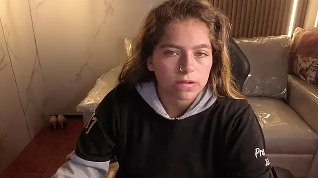 Snapshot of Kitten_Cam chatting on January 17, 2026, 3:22 am Kitten Cam online show from January 17, 2026, 3:22 am