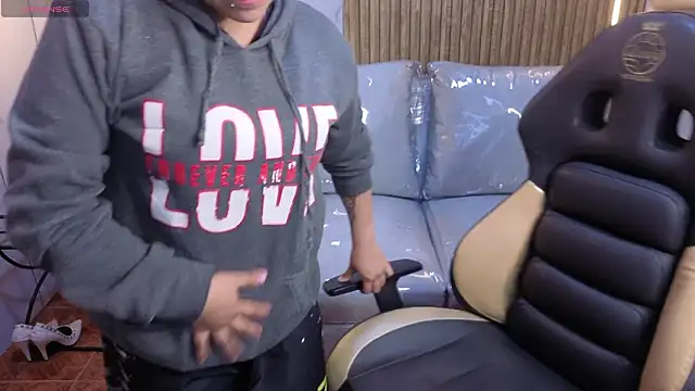 Snapshot of Kitten_Cam chatting on February 8, 2026, 3:54 am Kitten Cam online show from February 8, 2026, 3:54 am