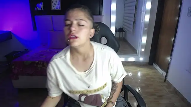 Snapshot of Kitten_Cam chatting on February 22, 2026, 1:09 pm Kitten Cam online show from February 22, 2026, 1:09 pm