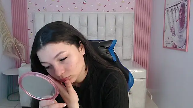 shalon diaz s online show from December 15, 2025, 1:04 pm