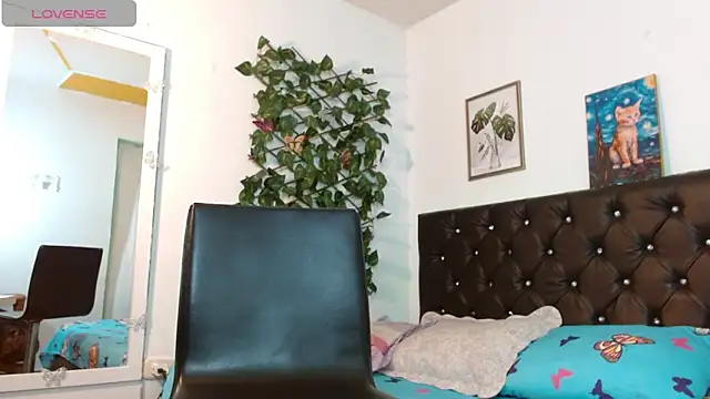 SophiaJohnson 17 online show from November 3, 2025, 8:32 pm