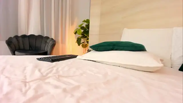EllaWhiteX online show from May 22, 2026, 5:07 pm