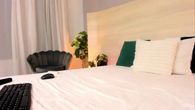 EllaWhiteX online show from May 29, 2026, 5:00 pm