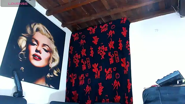 Snapshot of licy_blonde_hot chatting on June 24, 2026, 10:14 am licy blonde hot online show from June 24, 2026, 10:14 am