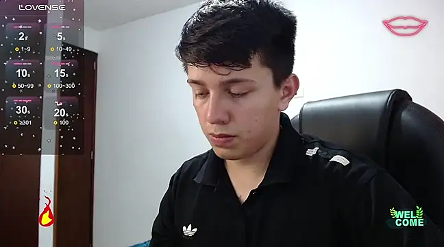 Snapshot of Alan_red chatting on March 22, 2025, 2:27 am Alan red online show from March 22, 2025, 2:27 am