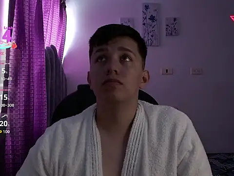 Snapshot of Alan_red chatting on September 8, 2025, 3:44 pm Alan red online show from September 8, 2025, 3:44 pm