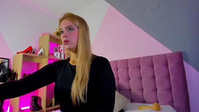 Snapshot of RayaCarr_ chatting on February 3, 2026, 2:11 pm RayaCarr online show from February 3, 2026, 2:11 pm