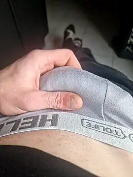 guilove5 online show from February 2, 2025, 12:13 pm