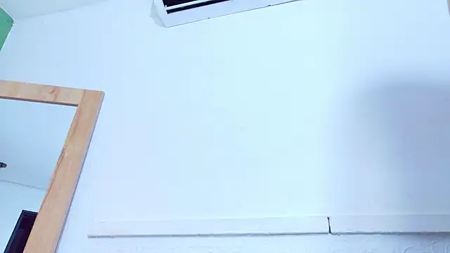 tinyy whore18 online show from April 7, 2026, 4:51 pm