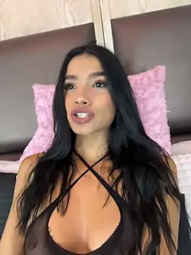 Bella Smiith  online show from November 10, 2025, 4:17 pm