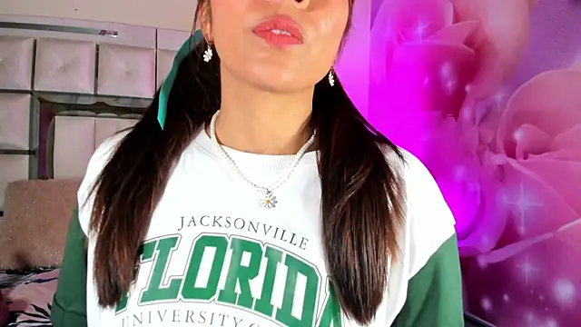 emili clark online show from October 17, 2025, 4:37 am