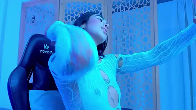 sophierooy22 online show from December 4, 2024, 6:06 pm