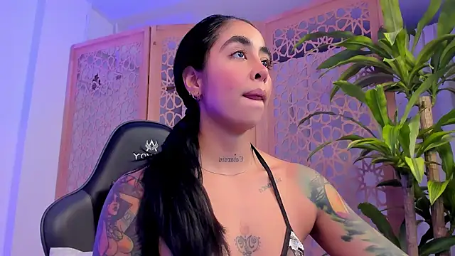 sophierooy22 online show from January 8, 2025, 4:11 pm