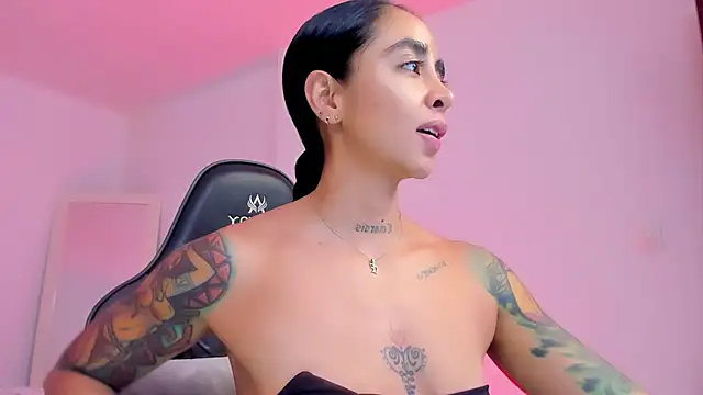 sophierooy22 online show from May 13, 2026, 10:49 pm
